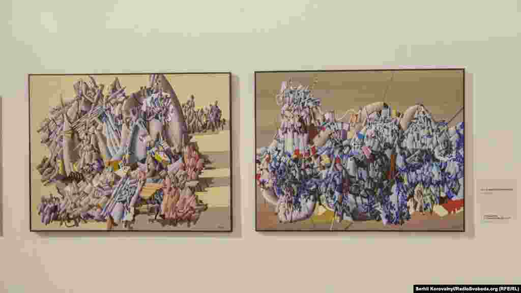 Полотна «Усі в одному хороводі» (ліворуч) та «Складний і гармонійний світ»