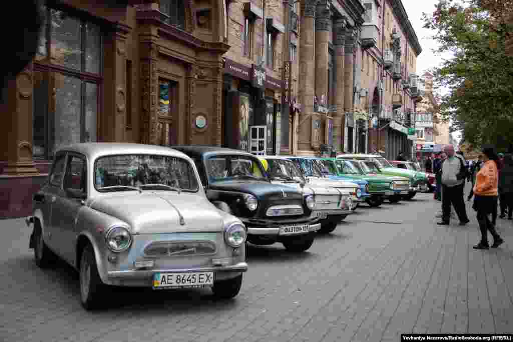 Одна з таких зупинок – на центральному проспекті міста біля Туристично-інформаційного центру Запоріжжя 