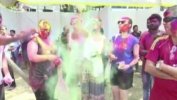 Весна та яскраві фарби в Індії сильніші за коронавірус – відео Весна та яскраві фарби в Індії сильніші за коронавірус – відео