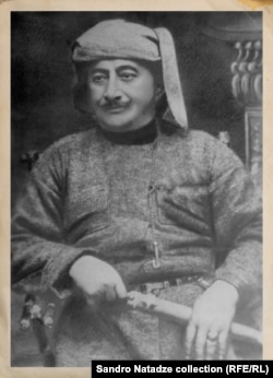 „გურულ ბულბულად“ წოდებული სამუელ ჩავლეიშვილი - „ძველი ხალხური გურული მომღერალი“.