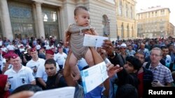 Акция мигрантов около вокзала Келети в Будапеште (1 сентября 2015 года)