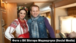 На початку осені Оксана Марченко, дружина Віктора Медведчука, стала власницею російської компанії, профіль діяльності якої – будівництво, інженерні роботи і проєктування