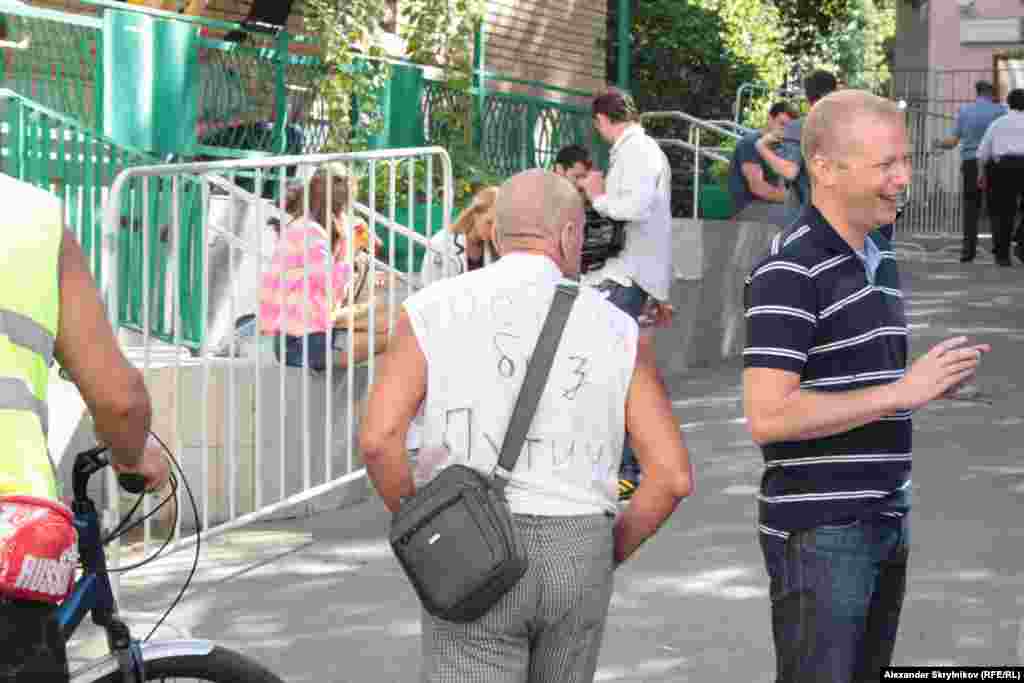 "Россия без Путина" - один из лозунгов среди сторонников Pussy Riot