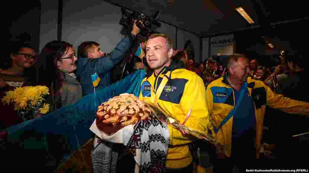 Капітан збірної Сергій Ільницький – учасник війни на Донбасі з 2014 року і дотепер. Виграв золото у веслуванні на тренажерах, категорія IR6, однохвилинний спринт