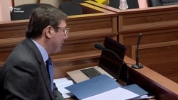 Луценко у Святошинському суді оголосив Януковичу підозру у держзраді (відео) Луценко у Святошинському суді оголосив Януковичу підозру у держзраді (відео)