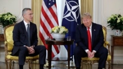 Президент США Дональд Трамп під час зустрічі з Генеральним секретарем НАТО Єнсом Столтенберґом (ліворуч) у Лондоні, 3 грудня 2019 року