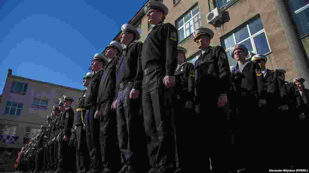 В Институте Военно-морских сил НУ «Одесская морская академия» состоялась торжественная церемония выпуска. Все 27 выпускников – бывшие курсанты севастопольской Академии ВМС имени Нахимова, 31 марта 2017 года