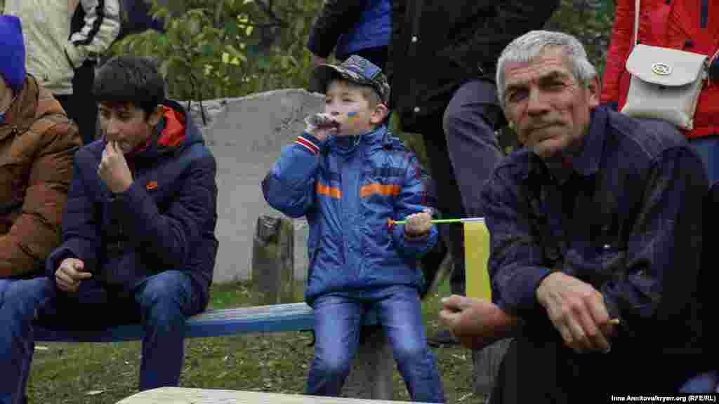 Спорт объединяет все поколения на трибунах