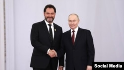 Оперний співак Ільдар Абдразаков (ліворуч) і президент Росії Володимир Путін (архівне фото)