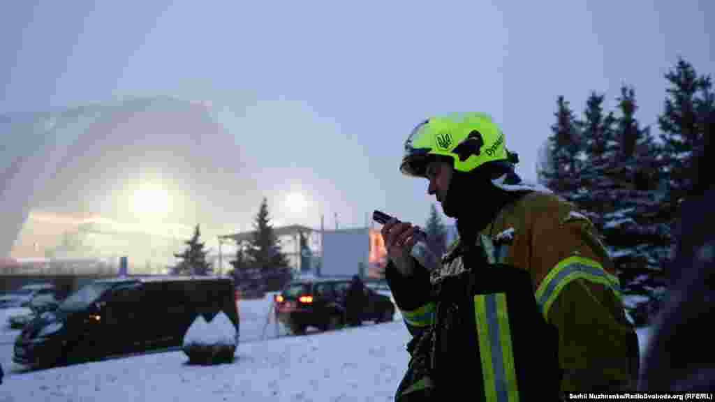 За інформацією ДСНС, наразі немає даних про підвищення радіаційного фону внаслідок влучання дрона в укриття над 4-им енергоблоком Чорнобильської атомної електростанції і пожежі, яка виникла. «Наразі ми можемо говорити, що відкритий вогонь, який виник внаслідок атаки, рятувальники загасили», – розповіла речниця відомства Світлана Водолага