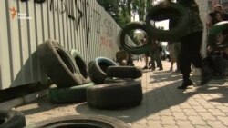 Блокада «Інтера»: до будівлі привезли шини (відео) Блокада «Інтера»: до будівлі привезли шини (відео)