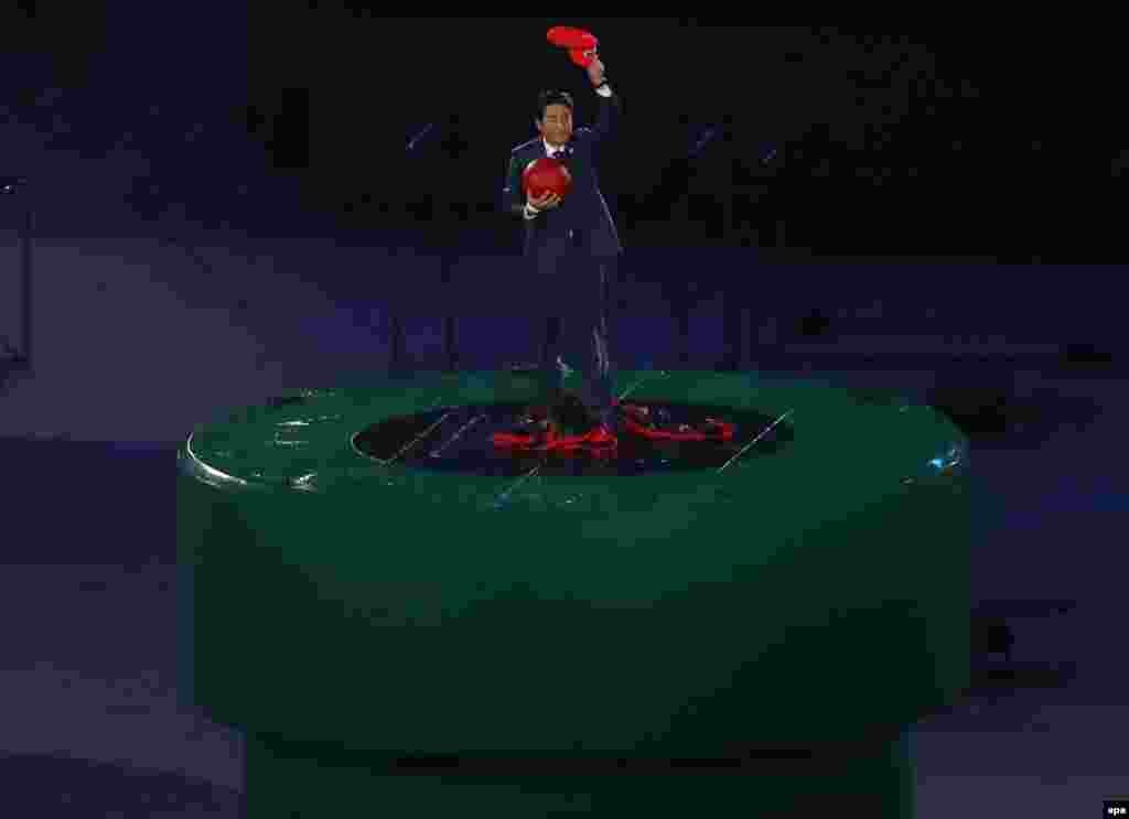 Премьер премьер-министр Японии Синдзо Абэ появился на церемонии закрытия Олимпийских игр в образе персонажа легендарной видеоигры Марио. Следующая Олимпиада пройдет в 2020 году в Токио