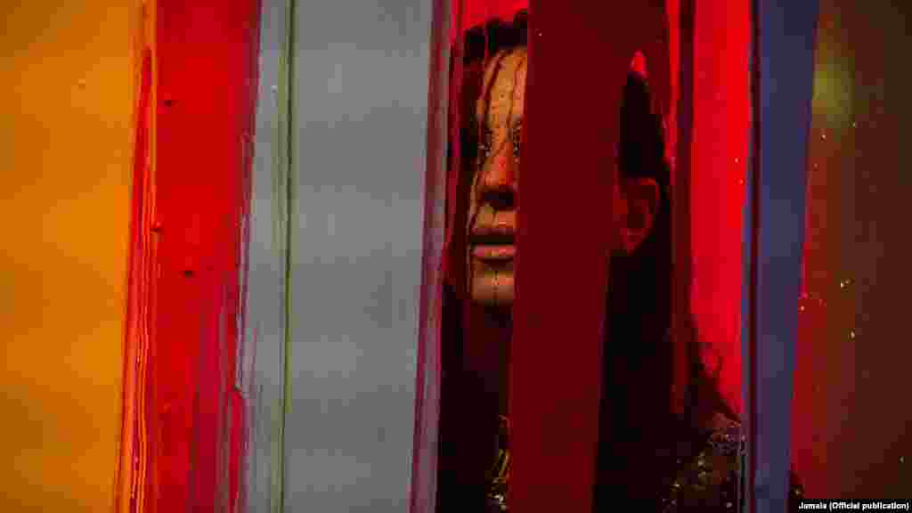 «Было сложно не то что двигаться, но и дышать вообще. Температура там была почти как в сауне», – рассказывает она