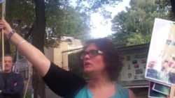 Акция в Праге в поддержку геев в России Акция в Праге в поддержку геев в России