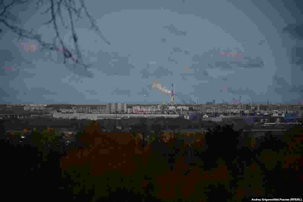 С горнолыжки открывается вид на Казань. Правда, тоже на непарадную её часть. 