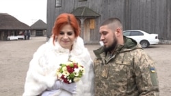 На Хортиці за старовинним обрядом побралися двоє ветеранів війни на Донбасі – відео На Хортиці за старовинним обрядом побралися двоє ветеранів війни на Донбасі – відео
