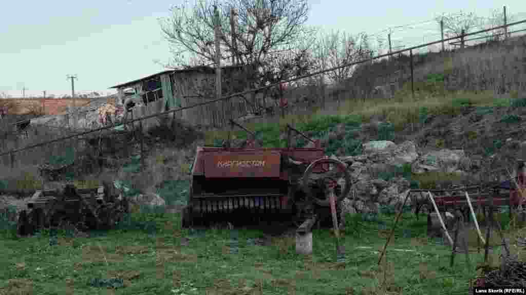 На сельскохозяйственном приспособлении надпись «Киргизстан»