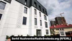 Будинок по вулиці Редутній, 32 біля Києво-Печерської лаври. Експерти наголошують на нелегальних роботах в історичній частині столиці