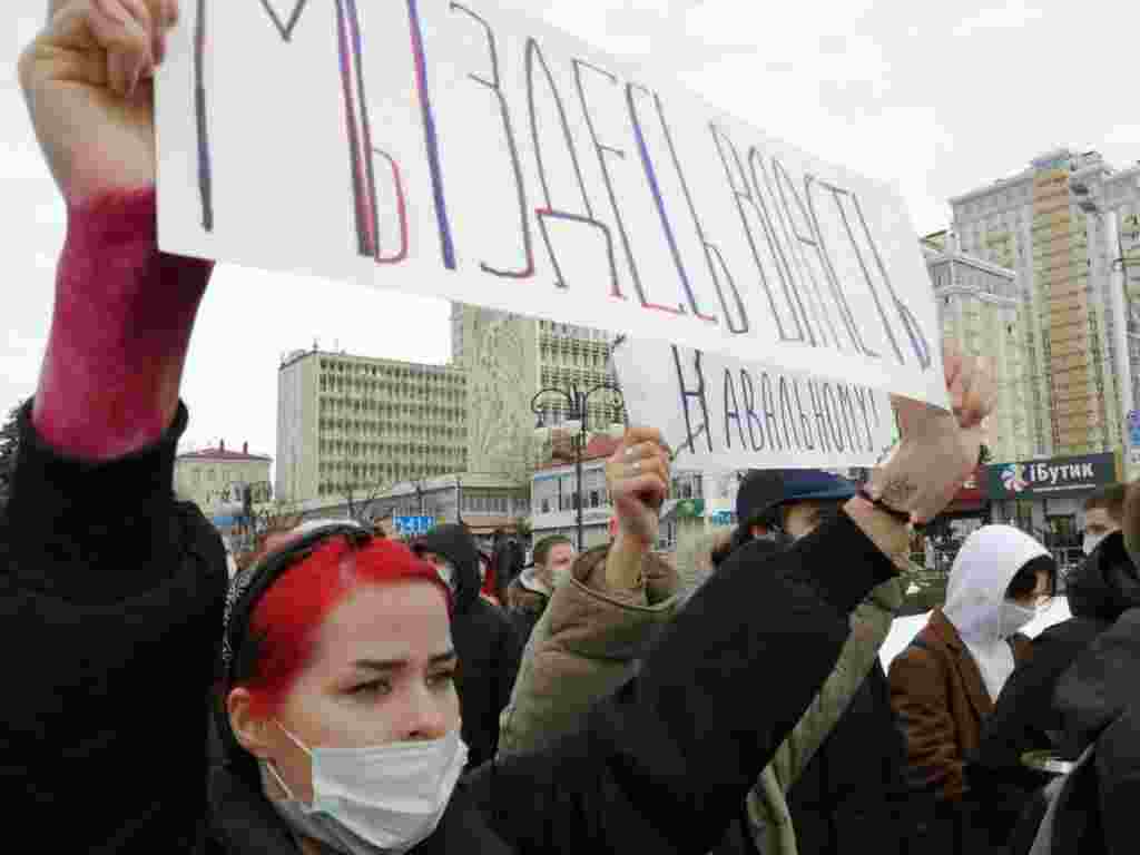 Акции в поддержку Навального прошли в Краснодаре. По части 2 статьи 20.2 Кодекса об административных правонарушениях России («Организация массового мероприятия без подачи уведомления») на пять суток арестовали адвоката Михаила Беньяша за якобы анонс протестной акции