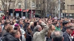 Višesatna blokada Radio-televizije Srbije zbog izgovorene reči 'rulja' Višesatna blokada Radio-televizije Srbije zbog izgovorene reči 'rulja'