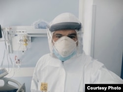 Гліб Бітюков під час роботи в пандемію COVID-19