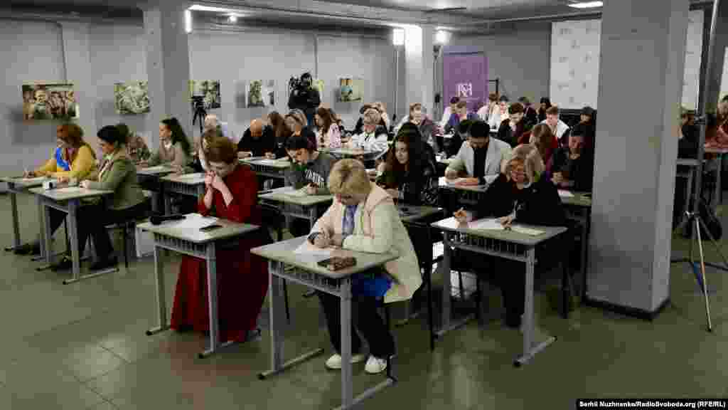 Текст для перевірки радіодиктанту оприлюднять 28 жовтня об 11:00 на сайті «Українського радіо» Мета радіодиктанту – об’єднати якомога більше людей навколо України в усьому світі і популяризувати українську мову.  