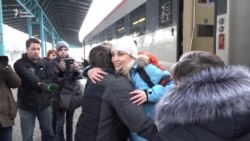 У Запоріжжі зустріли учасника війни на Донбасі, що півроку провів на реабілітації у США (відео) У Запоріжжі зустріли учасника війни на Донбасі, що півроку провів на реабілітації у США (відео)