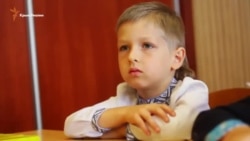 Как первоклассник из Крыма пошел в украинскую школу (видео) Как первоклассник из Крыма пошел в украинскую школу (видео)