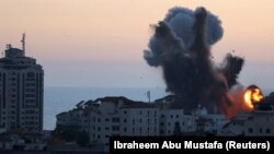 Ізраїль завдає ударів по об’єктах ісламістів у Смузі Гази, що їх ті часто розміщують у житлових будинках і кварталах, щоб використати цивільне населення як «живі щити». Ізраїль перед такими ударами попереджає цивільних про необхідність евакуації