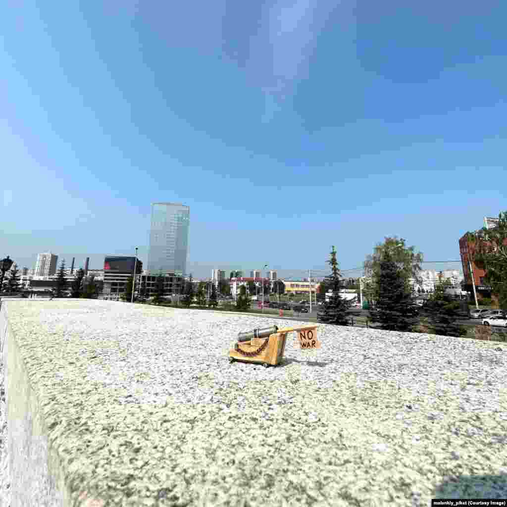 «Я решил объединить весь свой опыт и создать что-то вроде челленджа с ведром льда, с небольшой ежедневной программой для каждого», — говорит он.