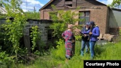 Координатори агропроекту перевіряють заявників на грант від фонду «Карітас». Фото надане організацією «Карітас»