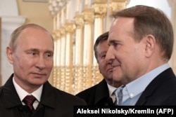 Володимир Путін (ліворуч) та Віктор Медведчук