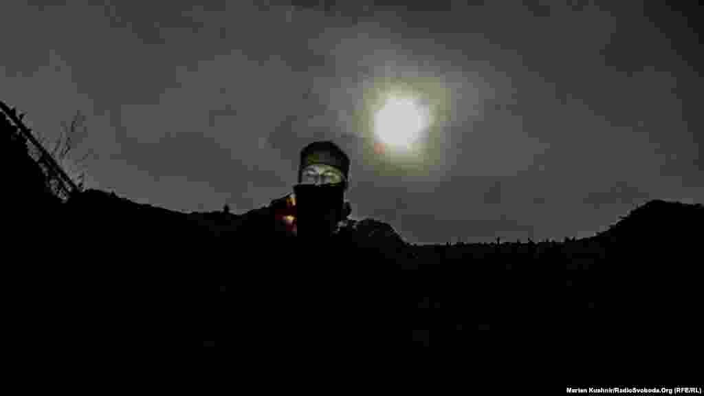 Коли з-за хмарин виринає туманний місяць 