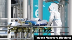 Перевезення хворого на COVID-19до госпіталю в Москві, липень 2021 року