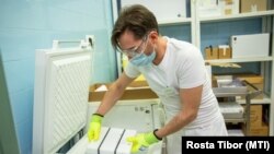 Pfizer fakcine stižu u Mađarsku.