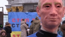 У столиці активісти вимагали бойкотувати чемпіонат світу з футболу (відео) У столиці активісти вимагали бойкотувати чемпіонат світу з футболу (відео)