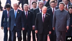 Chinese leader Xi Jinping walks with foreign leaders at a military parade in Beijijng on September 3.
