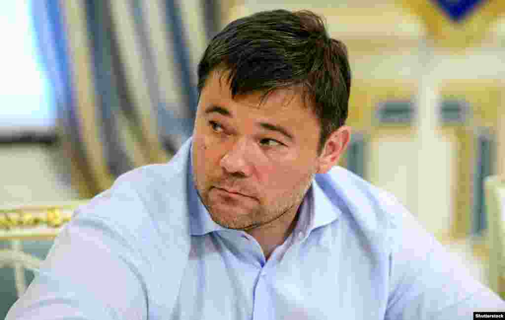 Президент України Володимир Зеленський звільнив Андрія Богдана з посади голови Офісу президента. Іншими двома указами Зеленський звільнив Андрія Єрмака з посади свого помічника та призначив його головою Офісу президента. ЗМІ повідомляли про конфлікт між Богданом та Єрмаком, який виник через розбіжності в поглядах на політику Офісу президента. 6 лютого Андрій Богдан заперечив свій конфлікт із Андрієм Єрмаком