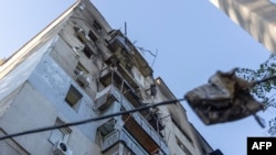 Зі зруйнованого будинку рятувальники евакуювали 33 мешканців та врятували п’ятьох, які були заблоковані у квартирах. Фото ілюстративне