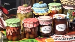 У Запоріжжі на фестивалі консервації діляться домашніми рецептами та збирають допомогу учасникам АТО (відео) У Запоріжжі на фестивалі консервації діляться домашніми рецептами та збирають допомогу учасникам АТО (відео)