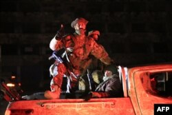 Сирійські повстанці на вулицях Хомса, третього за величиної міста Сирії. 8 грудня 2024 року