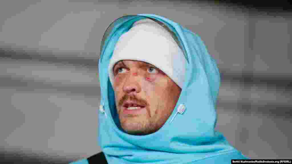 На запитання вболівальників, які плани на ранок, Олександр відповів: «Дітей до школи вести»