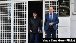 Ambasador Srbije u Crnoj Gori Vladimir Božović izlazi iz Ministarstva vanjskih poslova u Podgorici, nakon susreta sa generalnim sekretarom Miodragom Kankarašem, 3. januara 2019.