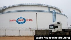 Резервуар з нафтою на підприємстві «Гомельтранснафта» біляміста Мозир, січень 2020 року