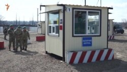 На Луганщині контрольно-пропускний пункт «Золоте» не пропрацював і дня (відео) На Луганщині контрольно-пропускний пункт «Золоте» не пропрацював і дня (відео)