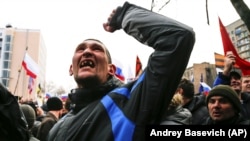 Учасники проросійського мітингу в Донецьку, 16 березня 2014 року