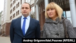 Лилия Яруллина и юрист Фарит Ахмадуллин, с помощью которого она уже выигрывала иск к Минздраву РТ.