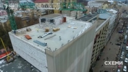 Надбудову на Будинку профспілок у Києві почали зносити Надбудову на Будинку профспілок у Києві почали зносити