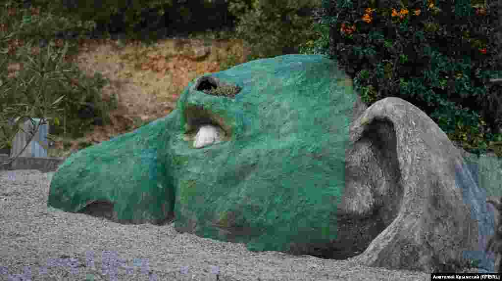 «Шрек» в одном из парков Никитского ботсада