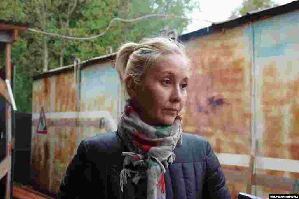 "Я - мать троих детей. И я пришла сюда не просто так. Терять мне больше нечего. Буду стоять до последнего", - решительно говорит Марина Григорьева.